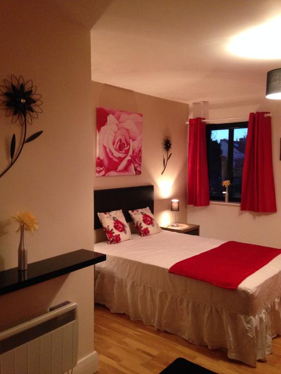 קאסלבר Courtyard Apartments מראה חיצוני תמונה